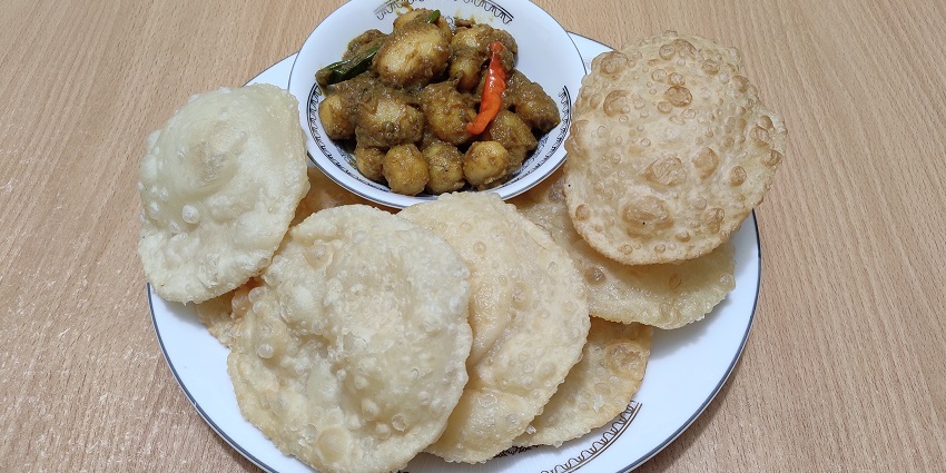 Luchi and aloo dum tops the list of the best street food in Guwahati, also eaten as breakfast.