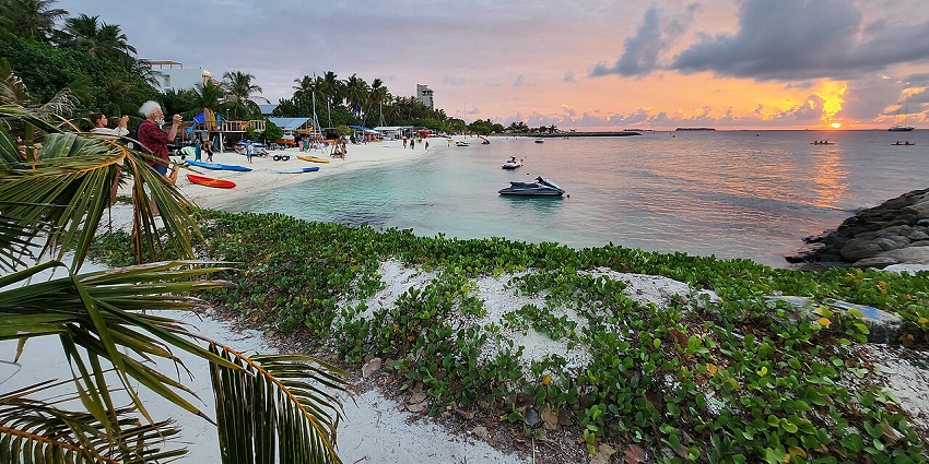 Maafushi Beach is one of the beaches in Maldives that is a lesser-known beach on Kaafu Atoll.