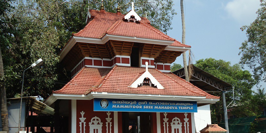 A small temple in Thrissur with the intricate Kerala architecture design