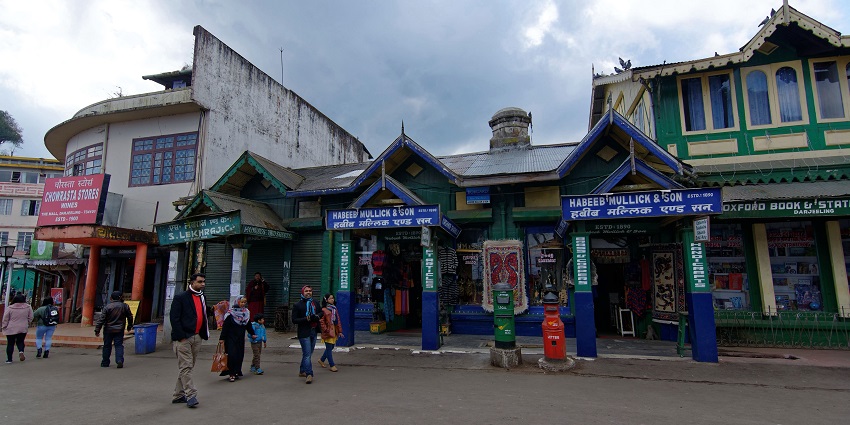 Mahakal Market is one of the best markets for Shopping in Darjeeling for religious goods.