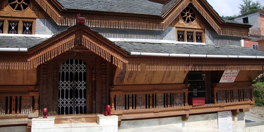 Mahunag Temple is one of the most spectacular places to visit in Naldehra for travellers.