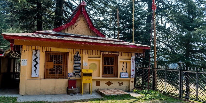 Visiting the Mahunag temple is one of the best things to do in Naldehra for pilgrims