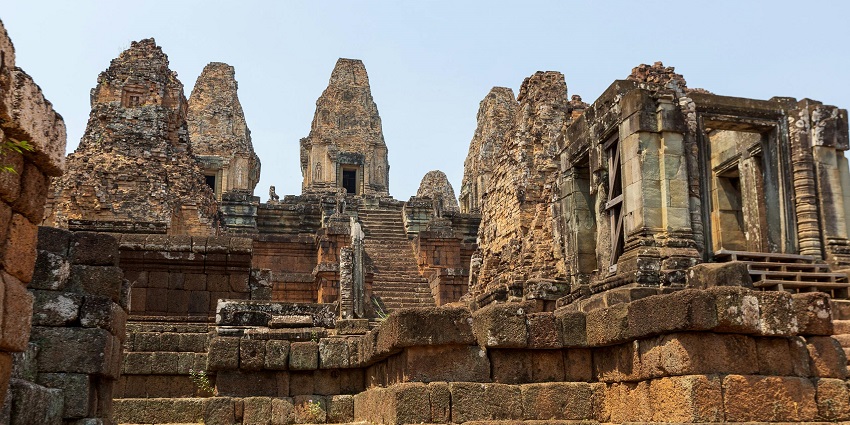 Explore the heart of Angkor Wat also called the main temple complex on your trip.