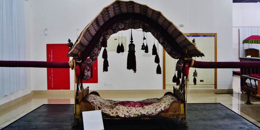 Dive deep into the history of the country by witnessing numerous artefacts at the museum.