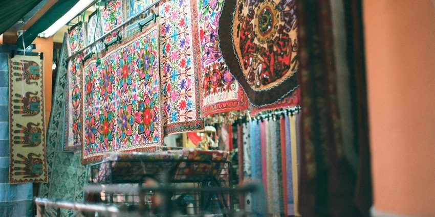 The Mall Road in Solan is a bustling market with various options for dining as well.