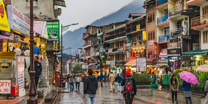 Enjoy your lively new year celebrations in Manali amidst the vibrant Mall Road.