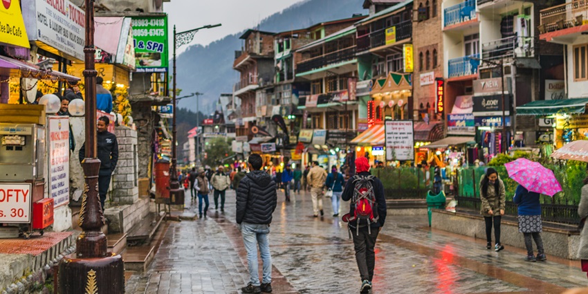 Mall Road in Manali is another important landmark to explore among things to do in Manali.