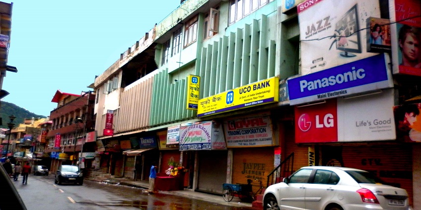 Mall Road in Solan, located 11 km from the attraction, is a commercial hub in the region.