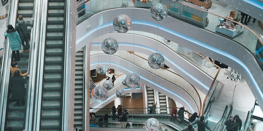 This place, comprising specialty outlets and shops, is a great landmark spot of the city.