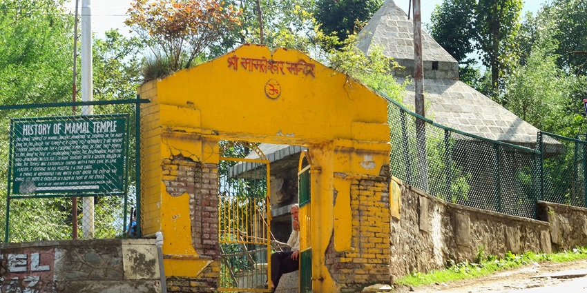 Image of Mamaleshwar Temple in Pahalgam from the roadside area view