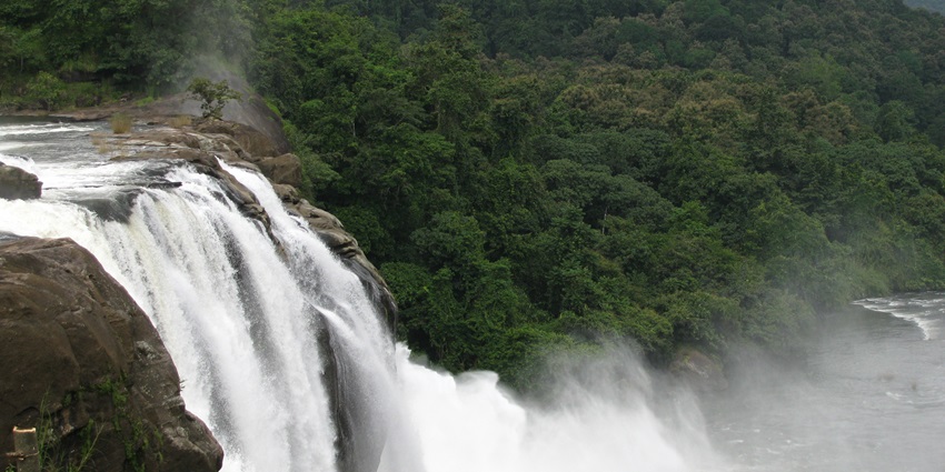 Mamandur Falls offers a peaceful retreat, making it a perfect place to enjoy a picnic.