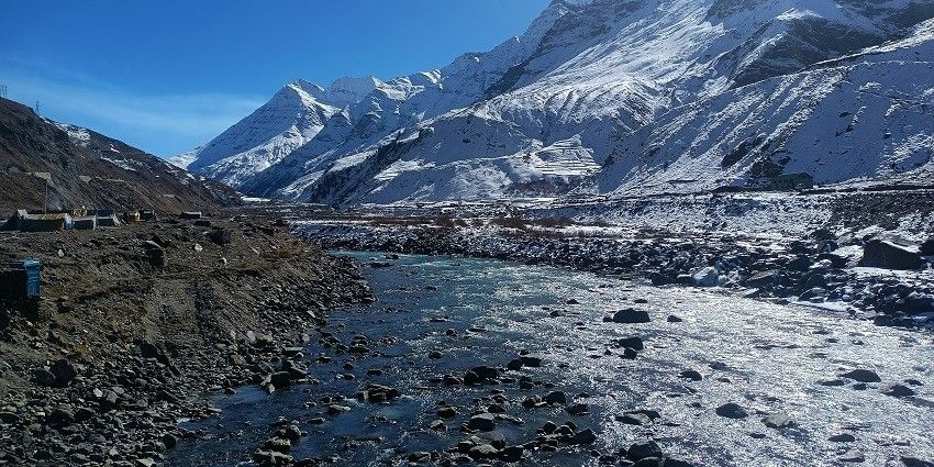 A view of Manali, one of the picturesque places to explore near Kais Wildlife Sanctuary.