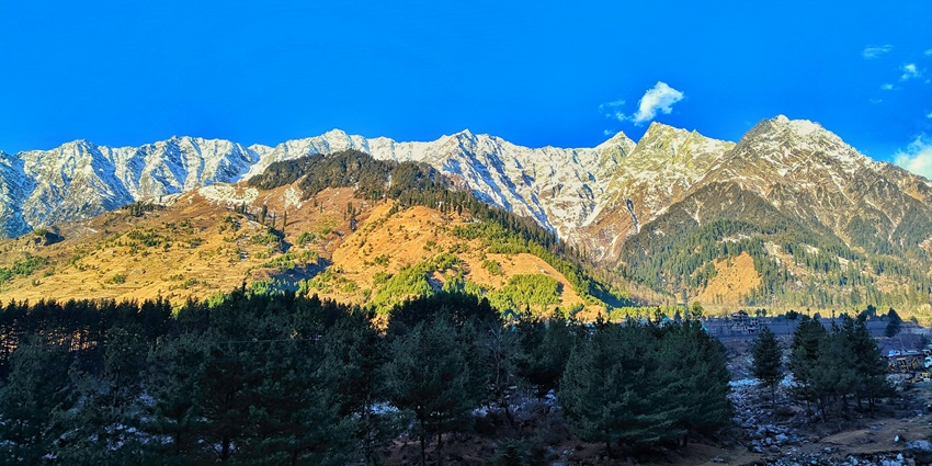 Panoramic image of the beautiful town of the Manali covered in green lush forest and hills