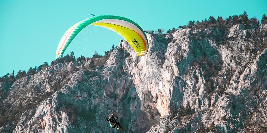 Manali is one of the most famous spots to try paragliding in Himachal Pradesh for all.