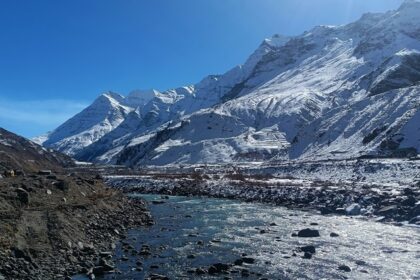 A picture of a hill station covered in snow during winter season under a bright sun