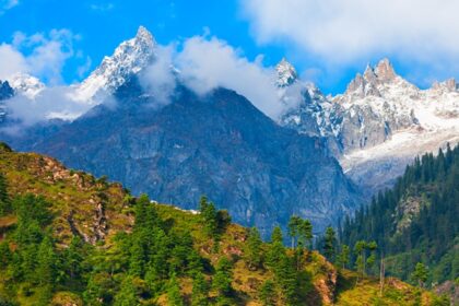 A mesmerising view of the Zanskar lake surrounded by snow-capped mountains and rocks.