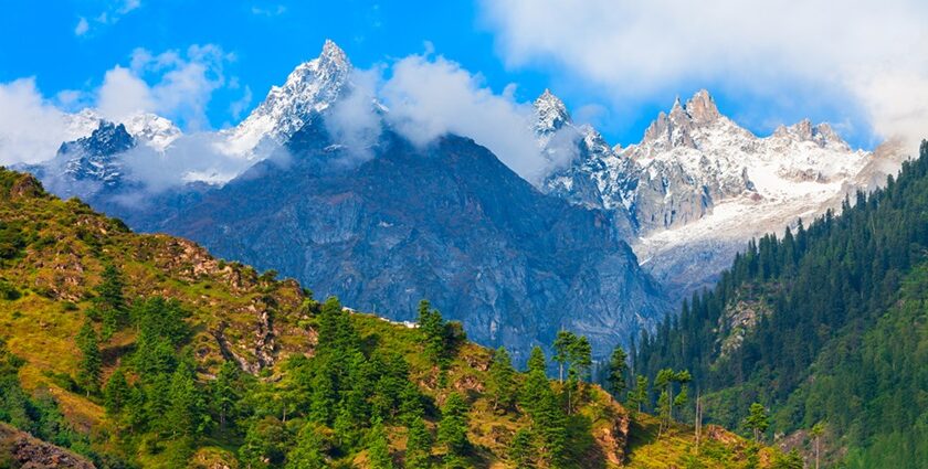 A mesmerising view of the Zanskar lake surrounded by snow-capped mountains and rocks.