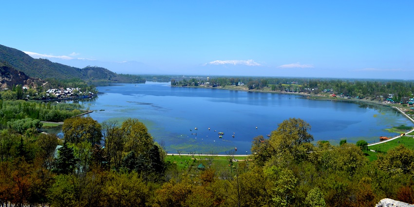 Manasbal Lake is a clean and serene lake near this temple in Kashmir that is worth visiting.