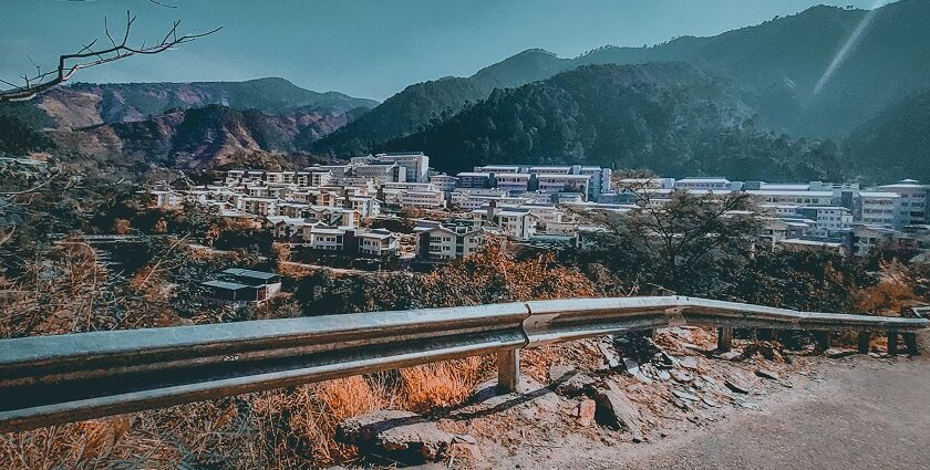 A breathtaking view of Mandi with colourful houses and mountains in the background.