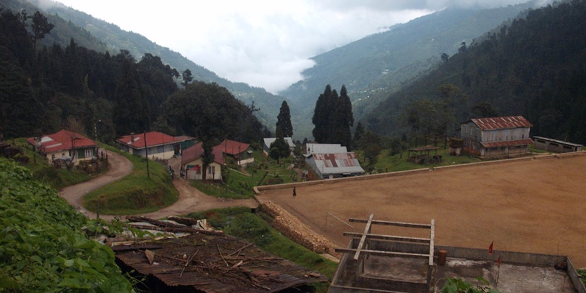 The pleasant view of Manebhanjan, one of the places to visit while Sandakphu Trekking