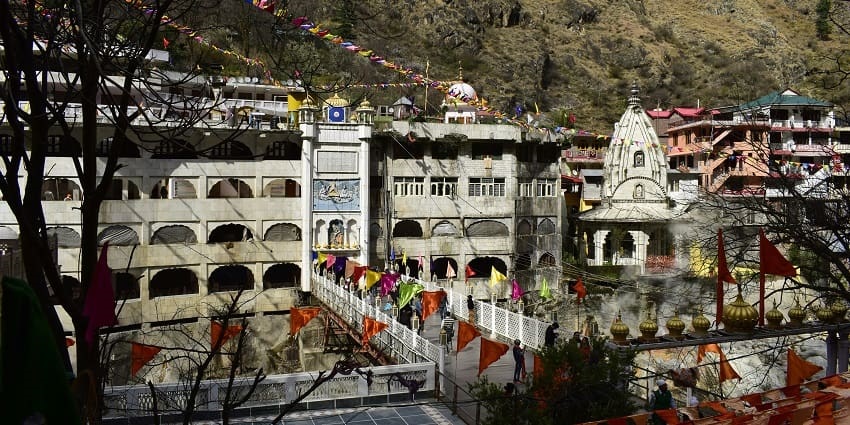 A picture of a gurudwara located on a hill station, one of the best places to visit in Kullu