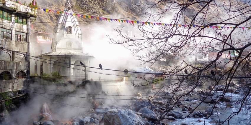 View of the natural hot springs in Manikarn, one of the places to visit near Kasol