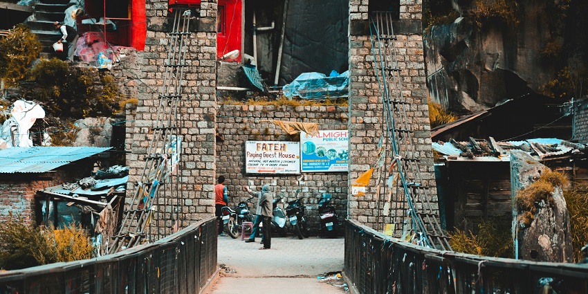 Manikaran Market is one of the most famous places to visit in Manikaran for travellers.