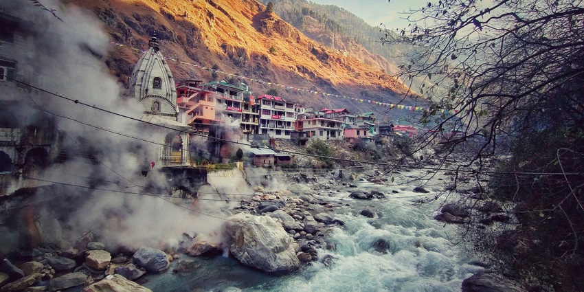 Manikaran Sahib, a popular Sikh pilgrimage, is widely known for its healing hot springs.