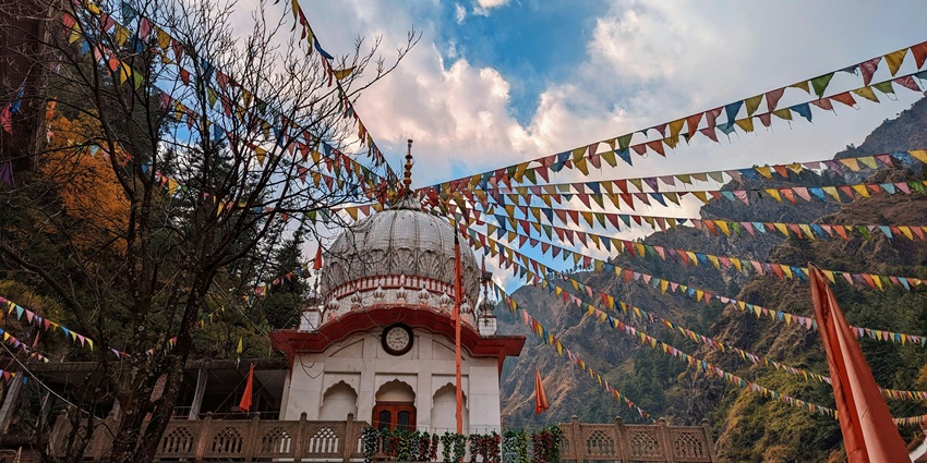 Offer prayers at the sacred Manikaran Sahib, one of the places to visit in kasol in August.