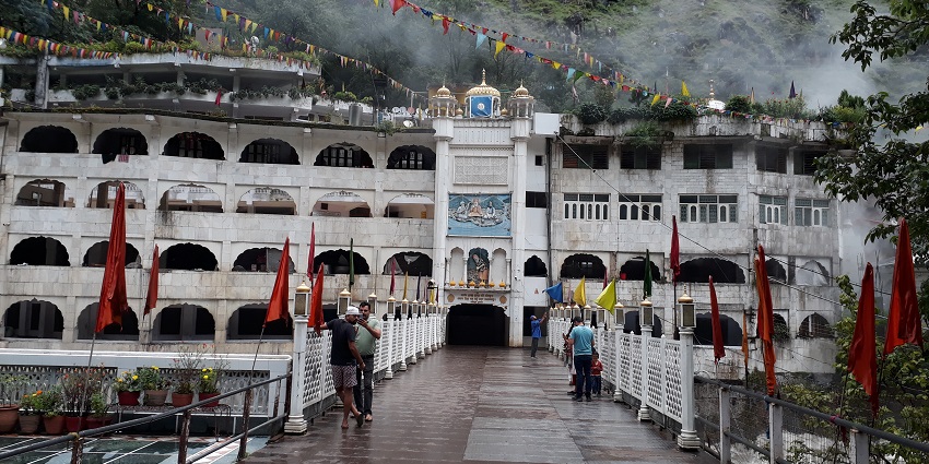 Front view of the gurudwara, a place devotees visit for a serene spiritual retreat