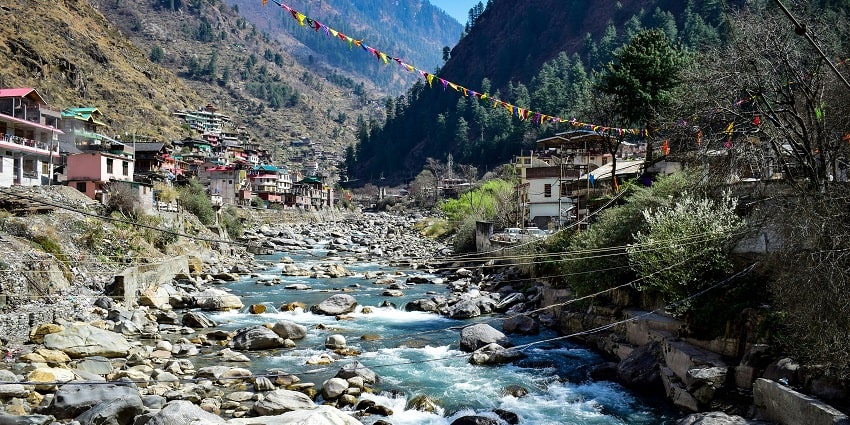Manikaran Sahib is one of the best places to visit in Parvati Valley in winter with its peaceful atmosphere
