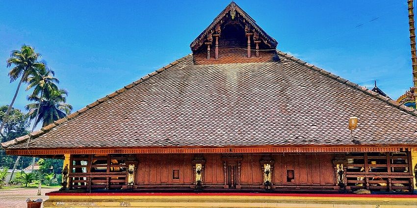 Mannarasala Sree Nagaraja Temple is one of the ancient and popular Kerala temples.