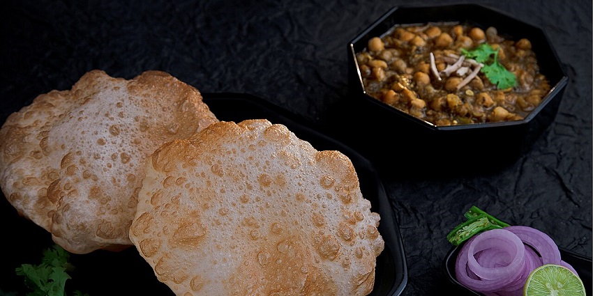 Relish the famous Indian food at the Manoranajn Dhaba, Jammu and Kashmir.