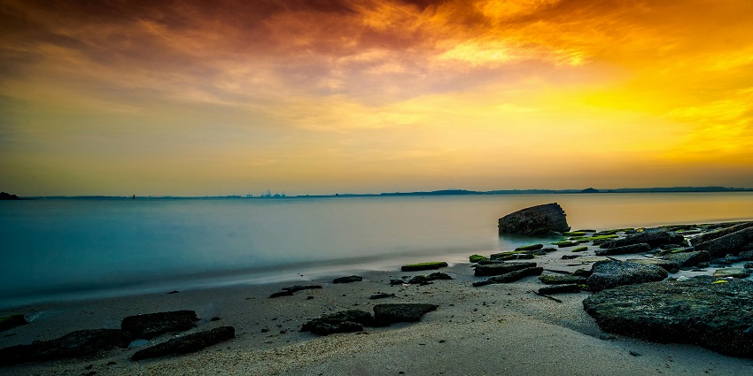 Marine Drive is a scenic place near the Hill Palace Museum with a picturesque promenade