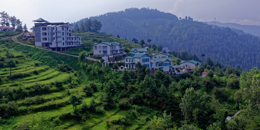 Mashobra is a sleep offbeat place near Shimla that is nestled by thick forests and flowers