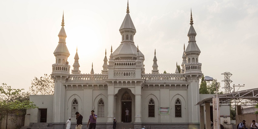 This mosque is the national monument of Singapore, with unmatchable beauty.