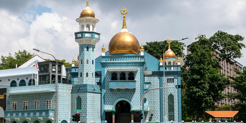 Masjid Al Huda, offering full time Almiyya programs, is one of the famous mosques in Singapore.