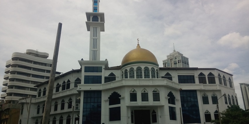Masjid An-Nahdhah, one of the newest mosques in Singapore, has a glass building.