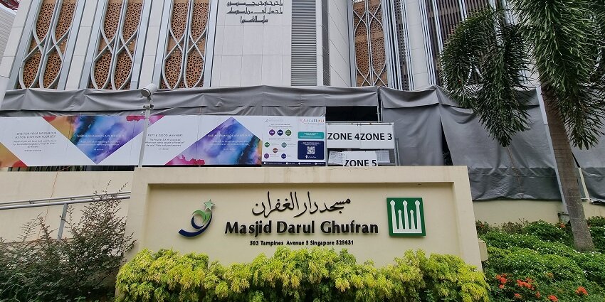 Masjid Darul Ghufran, one of the best mosques in Singapore, is the largest mosque in Singapore.