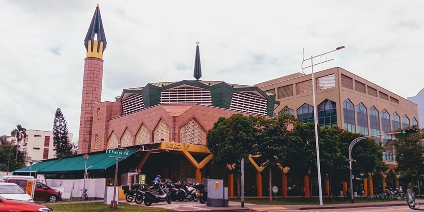 Masjid Kassim is one of the most enchanting mosques in Singapore for all travellers.