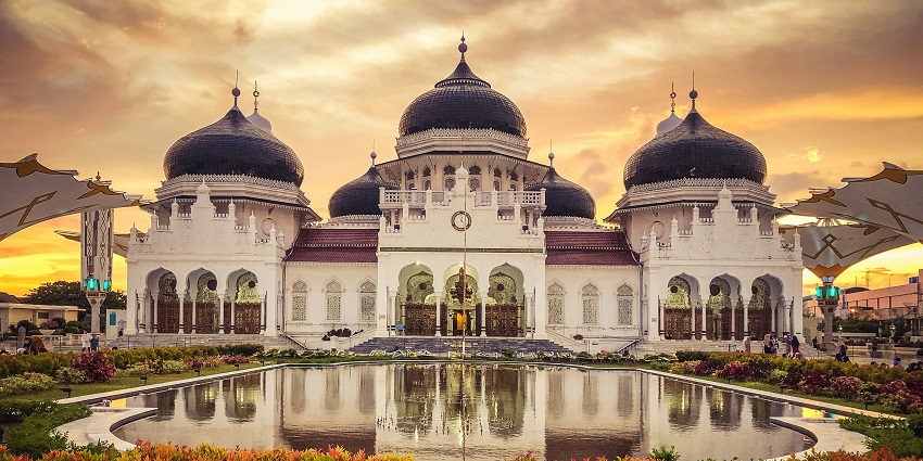 Masjid Raya Baiturrahman is one of the best mosques in Indonesia for all to explore.