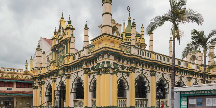 Masjid Temenggong Daeng Ibrahim is the resting place for the Sultan Temenggong Abdul Rahman.