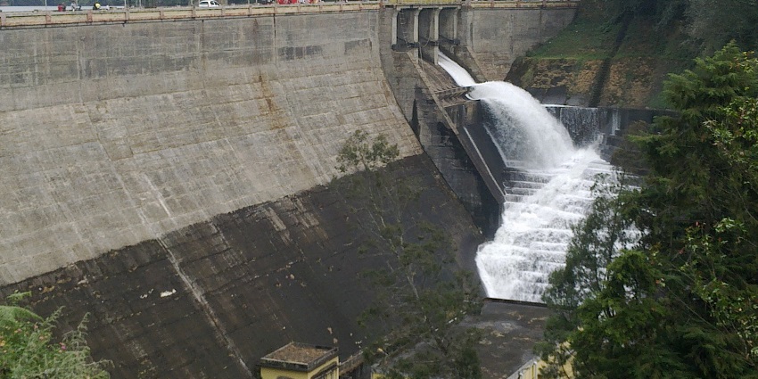 See the mesmerising view at the Mattupetty Dam, a place to visit on your trip to Munnar.