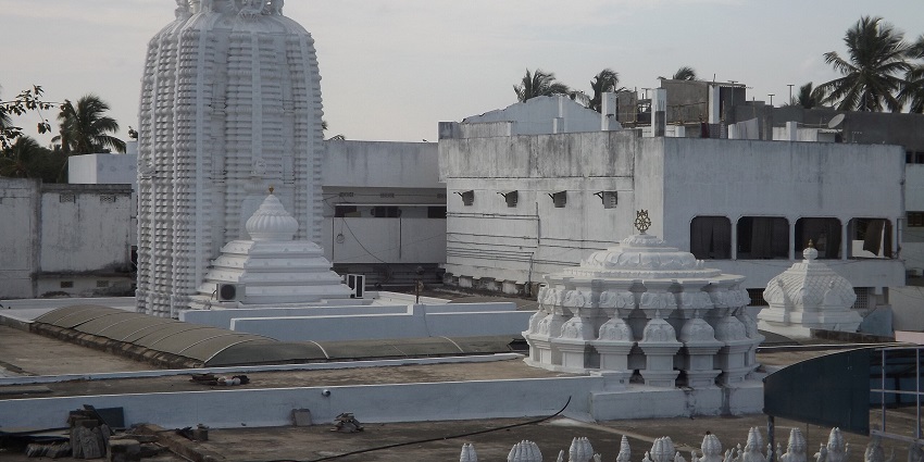 The temples in West Godavari are surrounded by serene and tranquil natural beauty