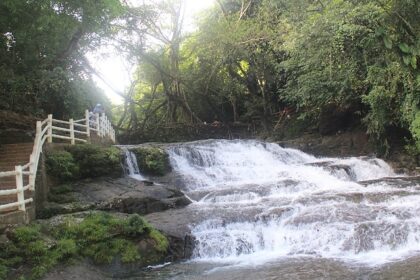 Mawlynnong Waterfall is one of the popular waterfalls in the state of Meghalaya.