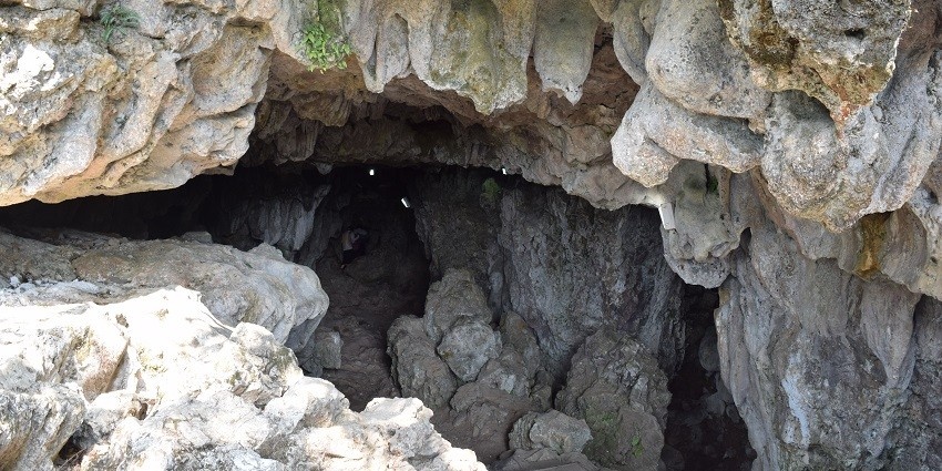 A picture of a cave system in Shillong with a narrow entrance through the rocks