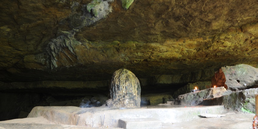 Snapshot of the naturally formed shivlingam in Mawsynram–offbeat places in Meghalaya