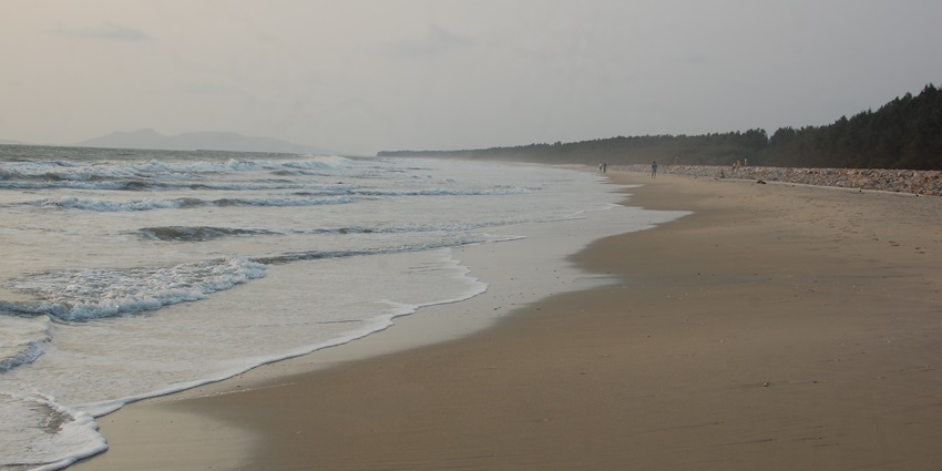With various pretty landscapes, Meenkunnu Beach is one of the most tranquil beaches near Wayanad.