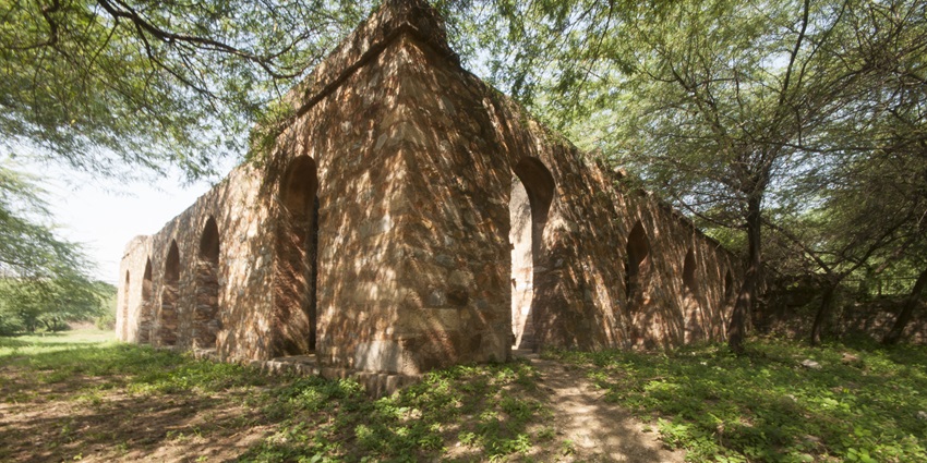 While exploring the places to visit near Saket, head to the Mehrauli Archaeological Park in South Delhi