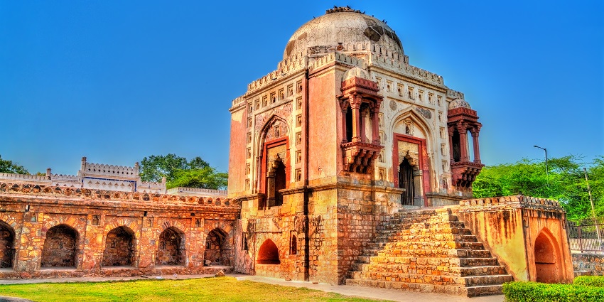 Mehrauli Archaeological Park is one of the best places to visit in Delhi for couples.